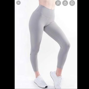 P’tula Taylor “Stay True” Legging 24” - White Sage